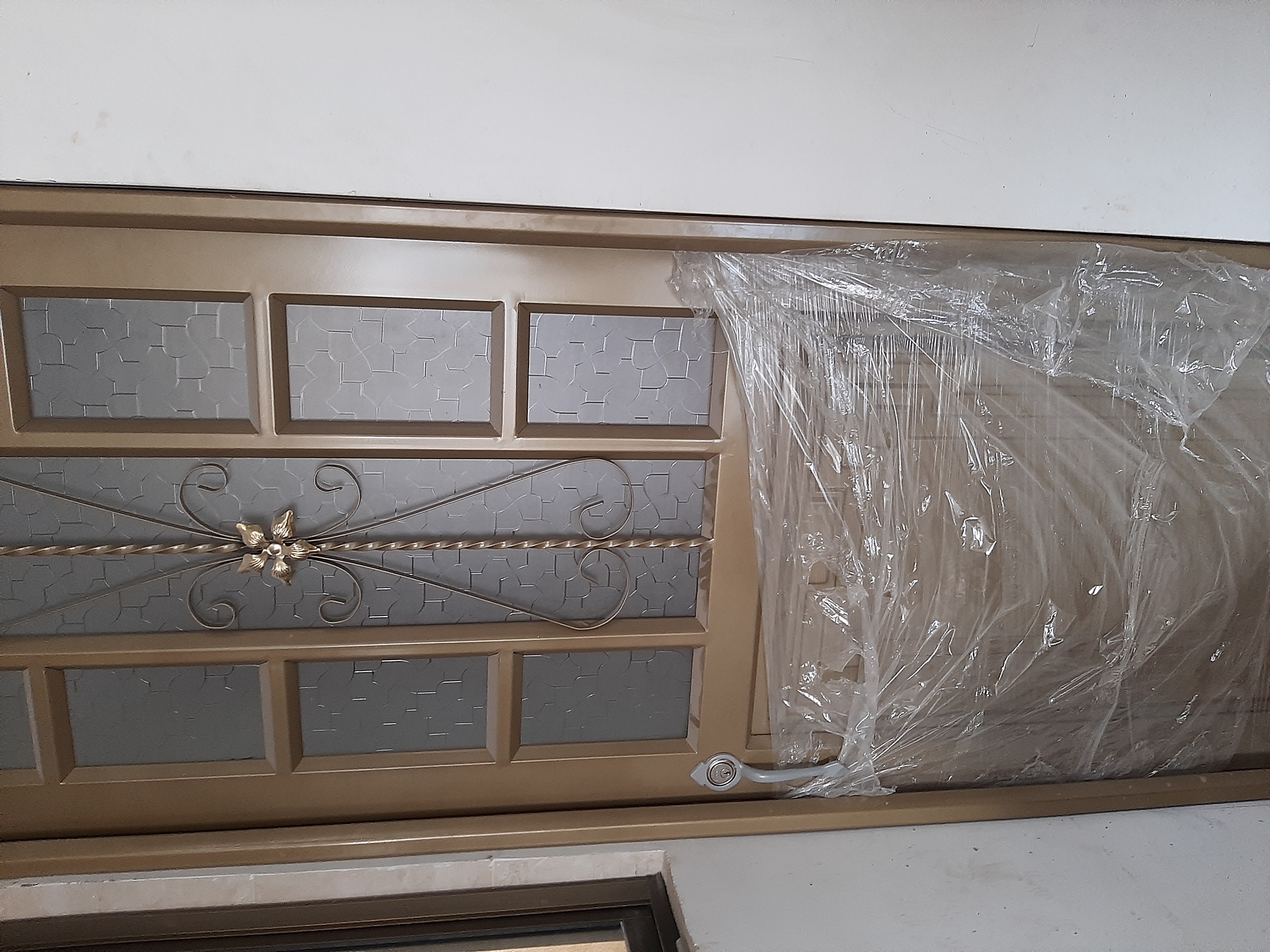 Puertas metálicas de alto desempeño — proyecto 16