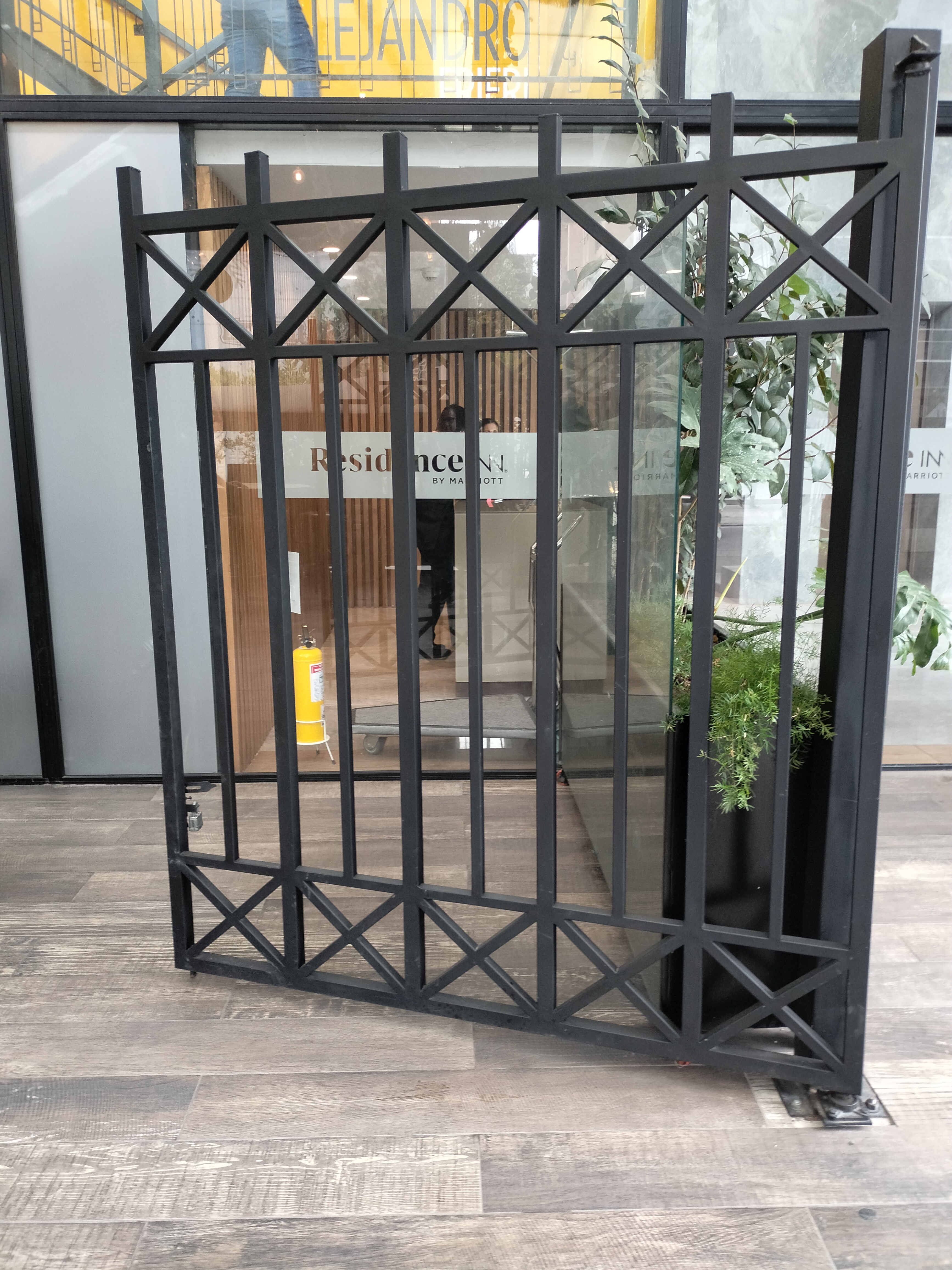 Puertas metálicas de alto desempeño — proyecto 39