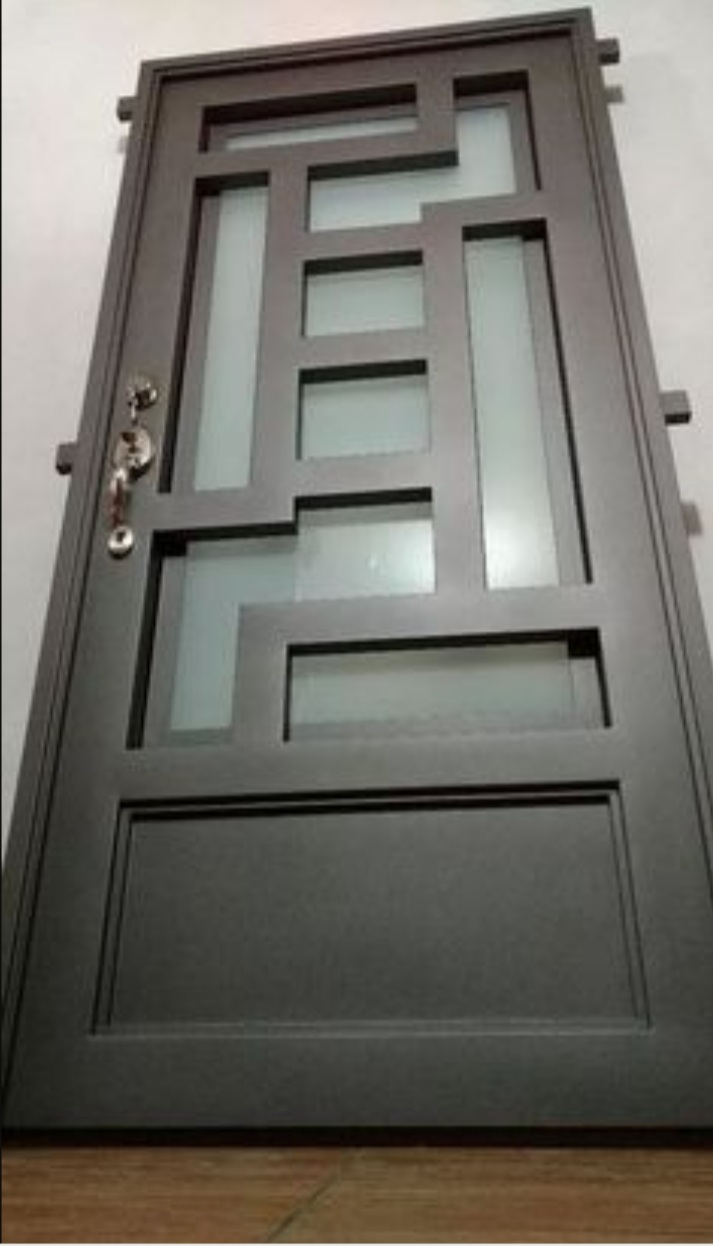 Puertas metálicas de alto desempeño — proyecto 49